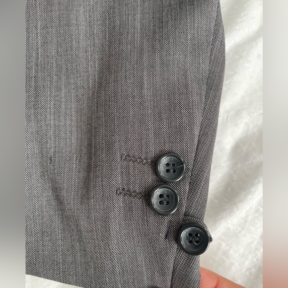 NWT mens grey suit 58/42 Euro.  Husband tried it on more like a big 44/small 46 - Picture 11 of 16